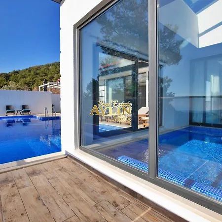 Crystal With Private Pool