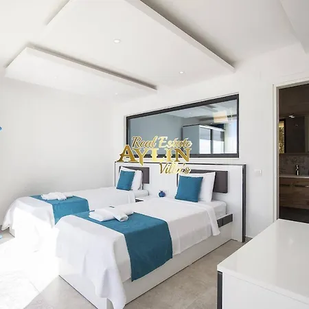Crystal With Private Pool * Bezirgan
